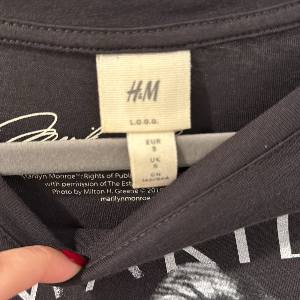 Marilyn Monrow h&m basic tee - Picture 2 of 2
